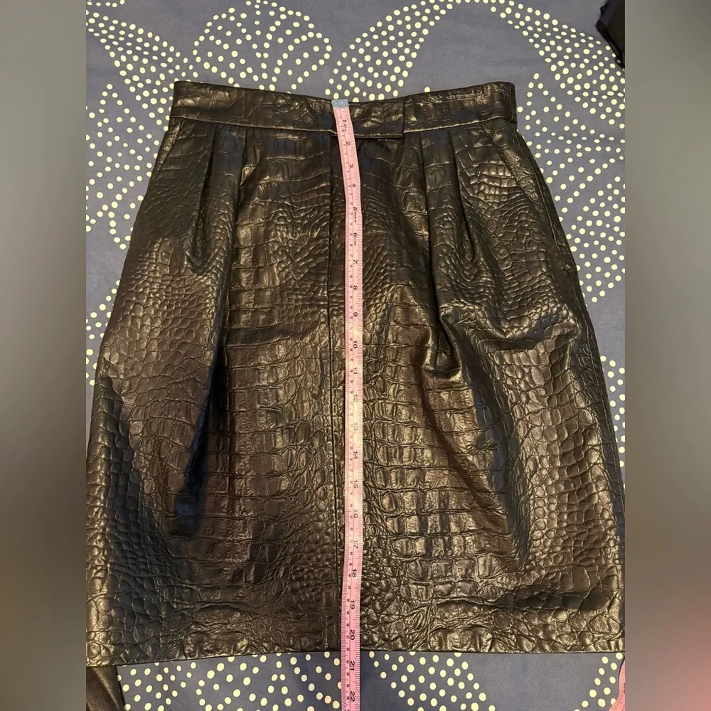 MaxMara Manila Black Pleated Croc-Effect Mini Skirt Size 4 EUC - Picture 8 of 10